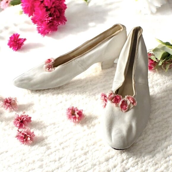 Gimbel Brothers Shoes - Vintage Victorian/Edwardian White Pumps with Floral Decoration, Gimbel Brothers